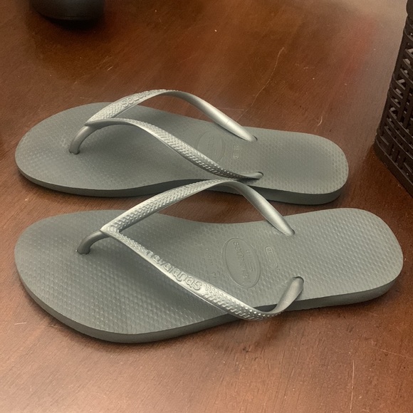 • Havaianas Grey Flip Flops • - Picture 4 of 6